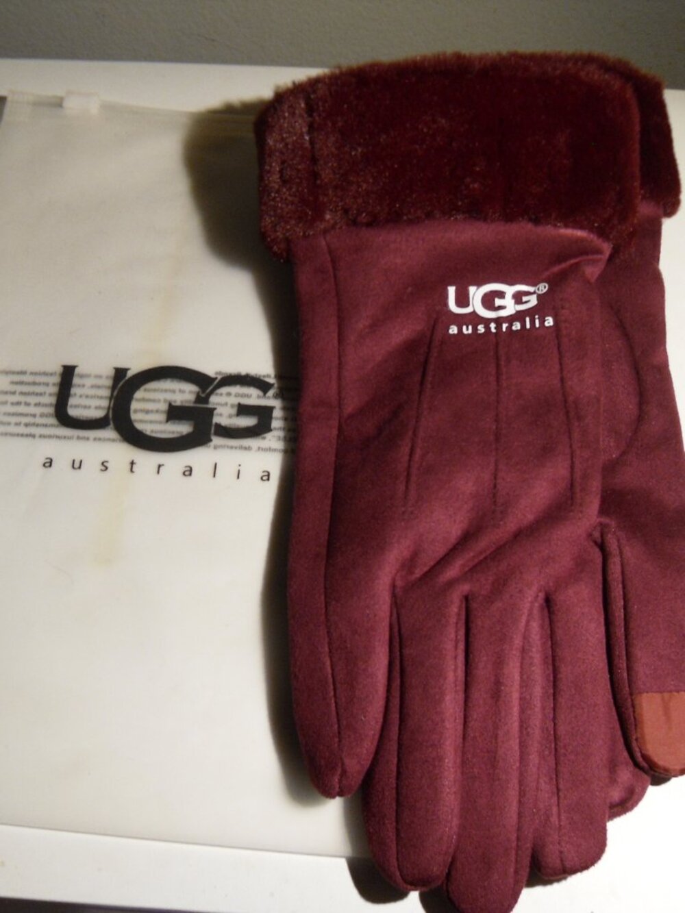 UGG women's gloves maroon new